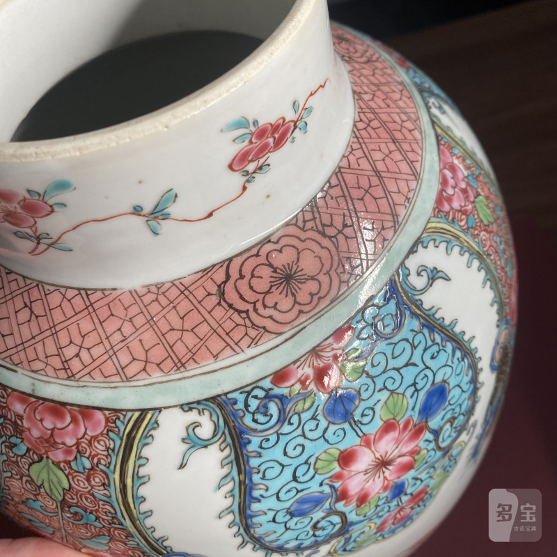 清雍正 粉彩花卉开光山水图盖罐 - 图10